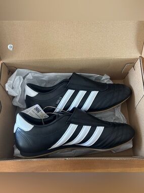 adidas gazelle silver green womens adidas Court Team Bounce Trainers Black White Women main image 1